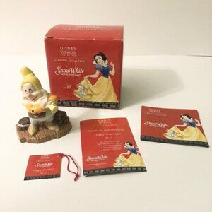 2004 Royal Doulton Disney Showcase  Collection Snow White Happy Happy Thats